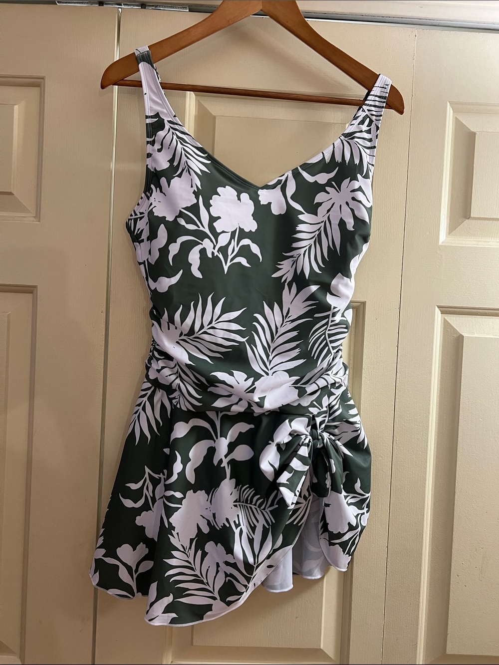 Women’s Green & White Floral One-Piece Swimdress w/adjustable straps